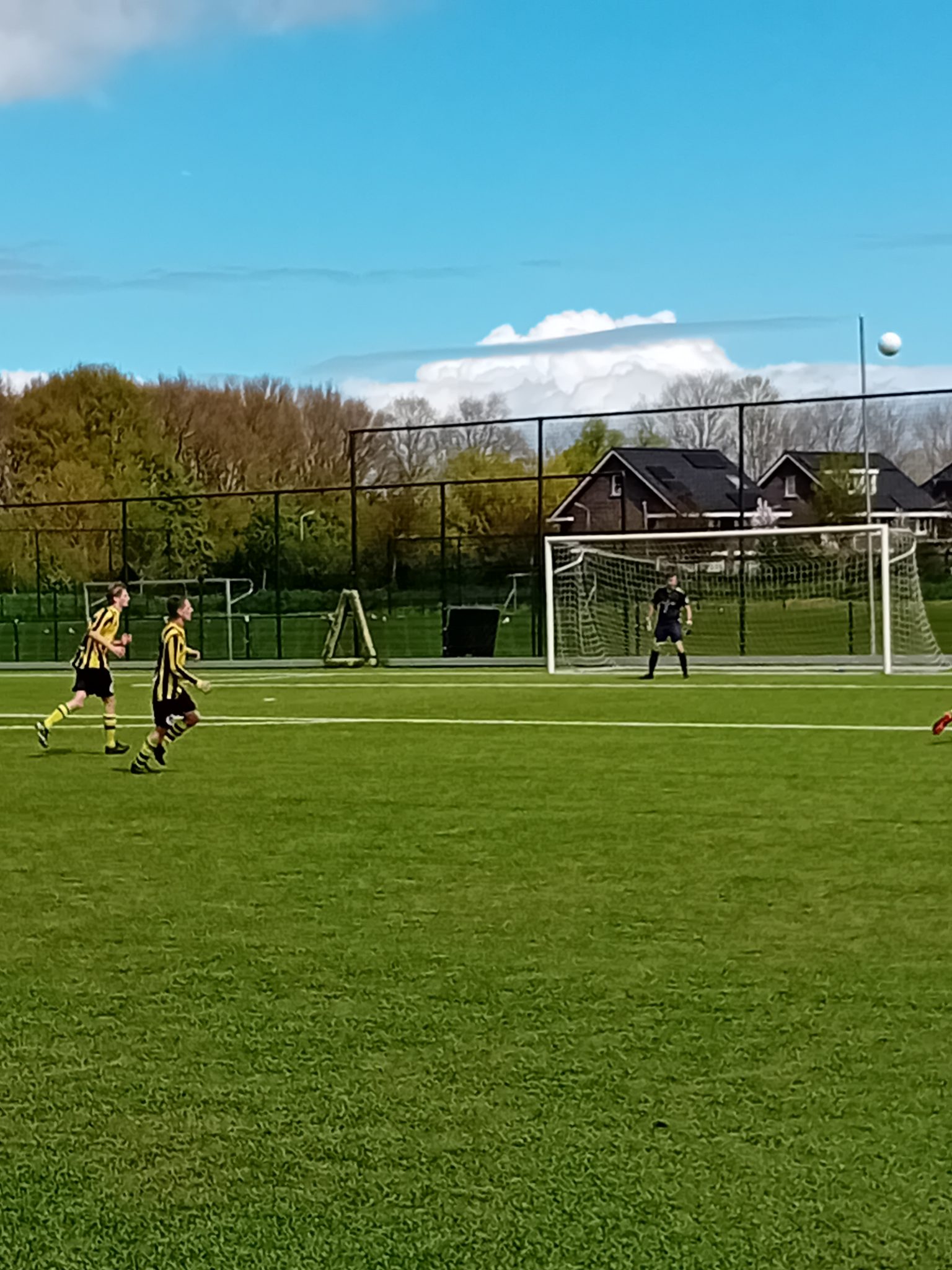 VVW 2 laat winst liggen tegen Meervogels 2