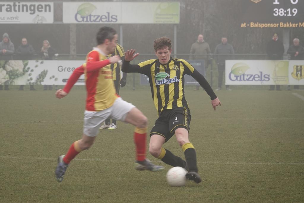 Eentonige en rommelige derby zorgt voor 3 punten in Wervershoof