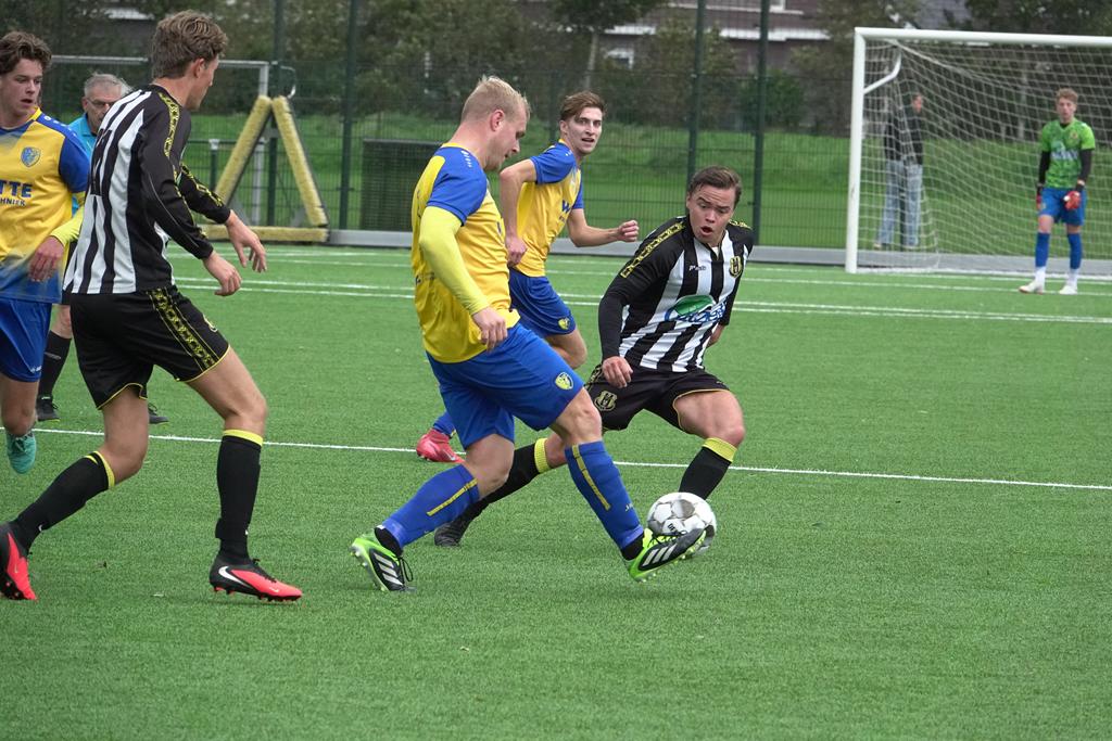 VVW 2 verliest van de koploper.